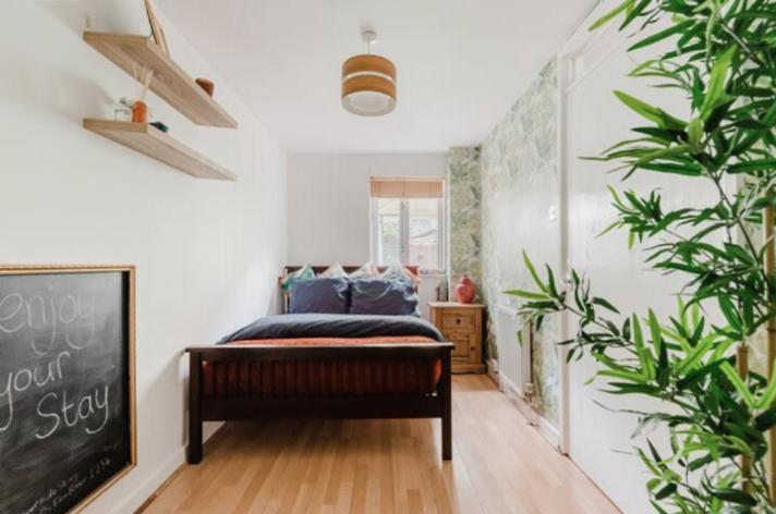 Private Double & Private Bathroom In Our *